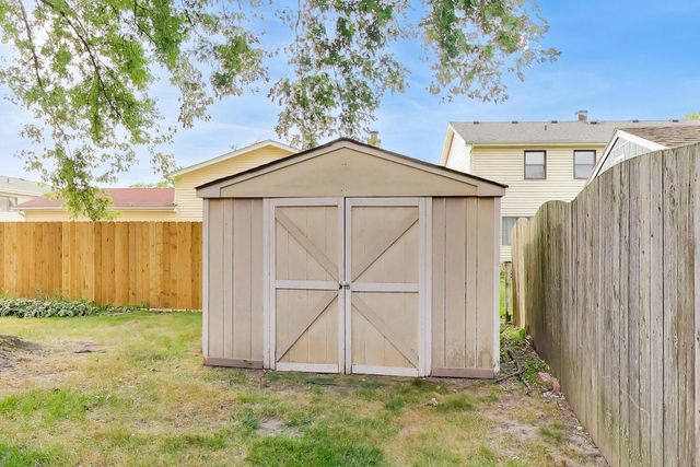 1009 Beverly Court, Lombard, IL 60148