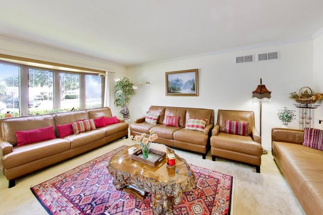 1009 Beverly Court, Lombard, IL 60148