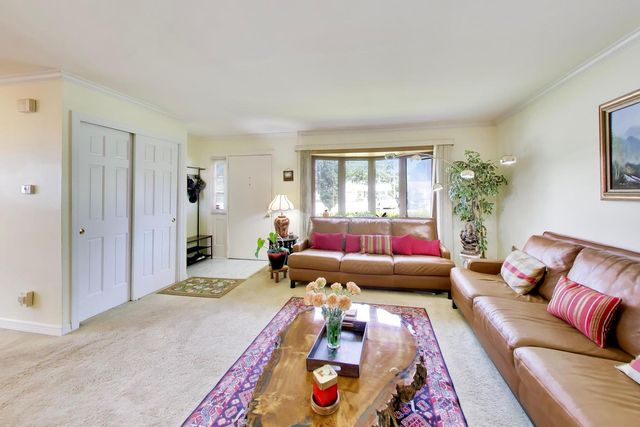 1009 Beverly Court, Lombard, IL 60148
