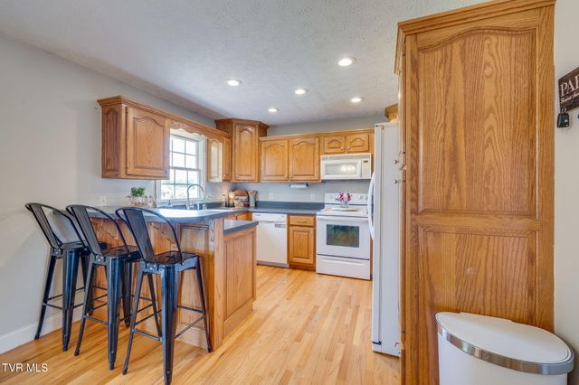 442 Grey Fox Drive, Church Hill, TN 37642