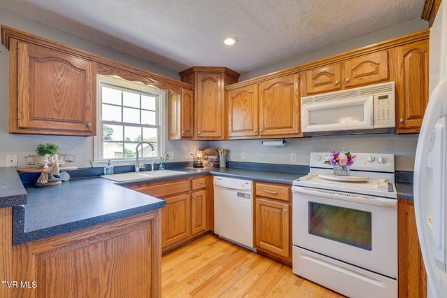 442 Grey Fox Drive, Church Hill, TN 37642