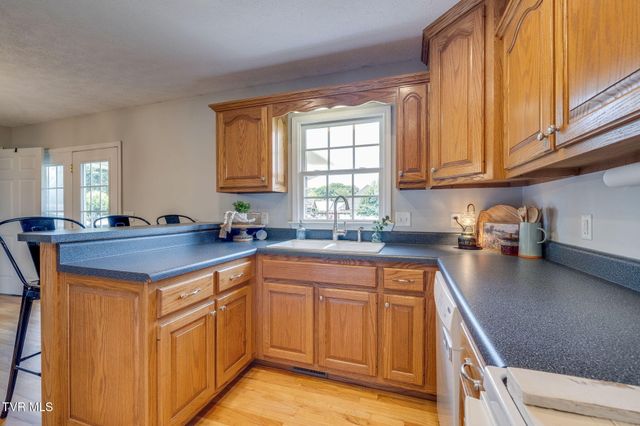 442 Grey Fox Drive, Church Hill, TN 37642