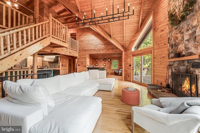 872 BENCH LN, Bluemont, VA 20135