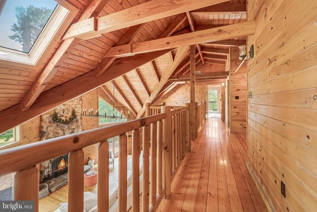 872 BENCH LN, Bluemont, VA 20135