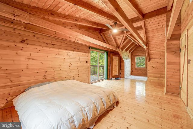 872 BENCH LN, Bluemont, VA 20135