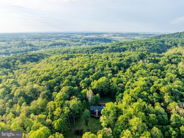 872 BENCH LN, Bluemont, VA 20135