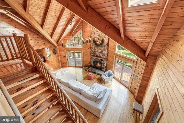 872 BENCH LN, Bluemont, VA 20135