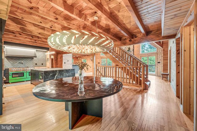 872 BENCH LN, Bluemont, VA 20135