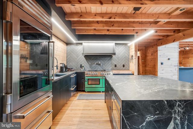 872 BENCH LN, Bluemont, VA 20135
