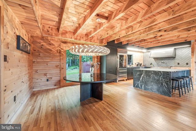 872 BENCH LN, Bluemont, VA 20135