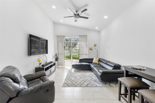 5385 NW 124th Way, Coral Springs, FL 33076
