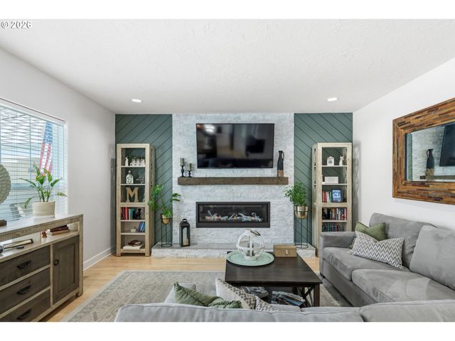 3465 BROOKVIEW Dr, Eugene, OR 97401