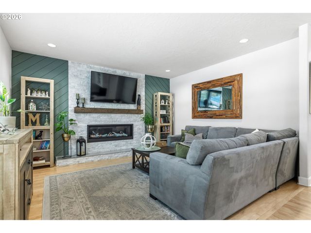 3465 BROOKVIEW Dr, Eugene, OR 97401