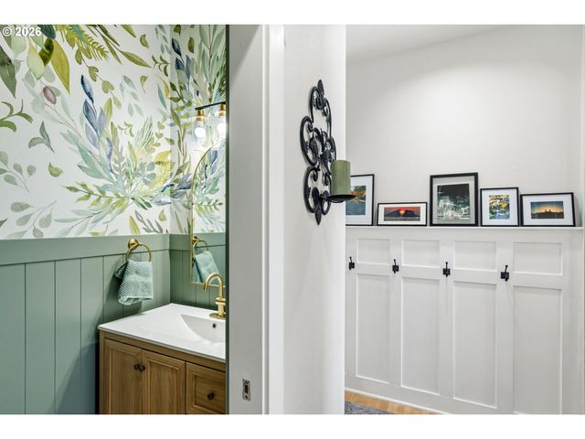 3465 BROOKVIEW Dr, Eugene, OR 97401