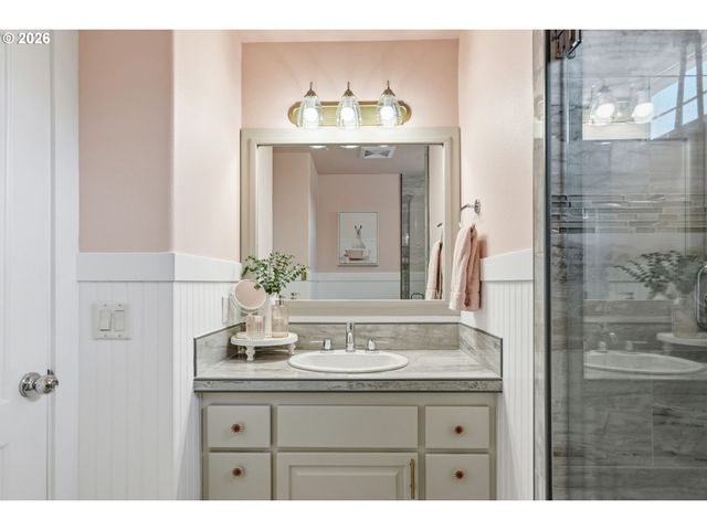 3465 BROOKVIEW Dr, Eugene, OR 97401