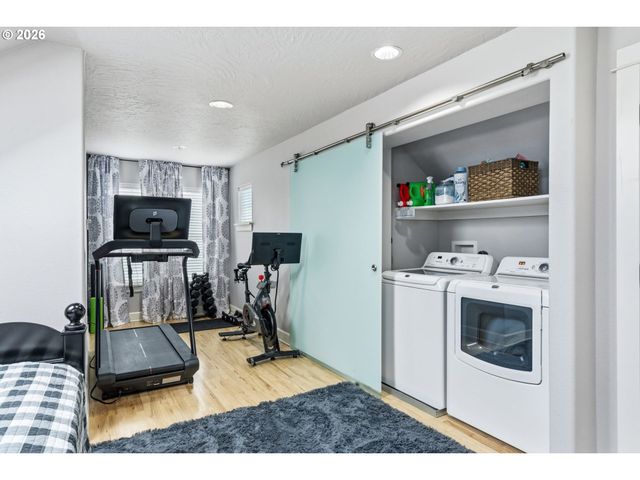 3465 BROOKVIEW Dr, Eugene, OR 97401