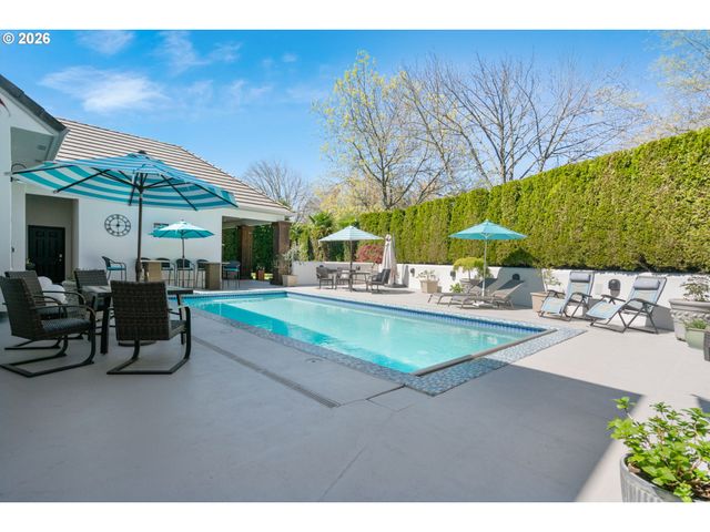 3465 BROOKVIEW Dr, Eugene, OR 97401