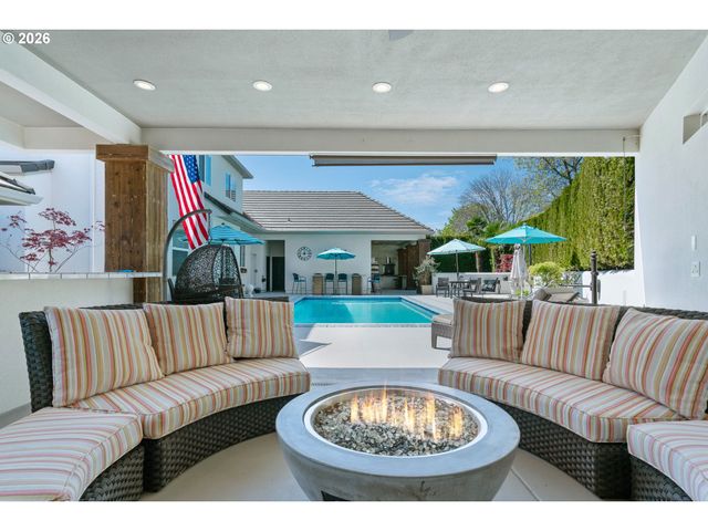 3465 BROOKVIEW Dr, Eugene, OR 97401