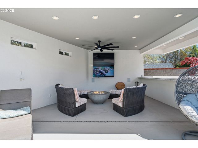 3465 BROOKVIEW Dr, Eugene, OR 97401