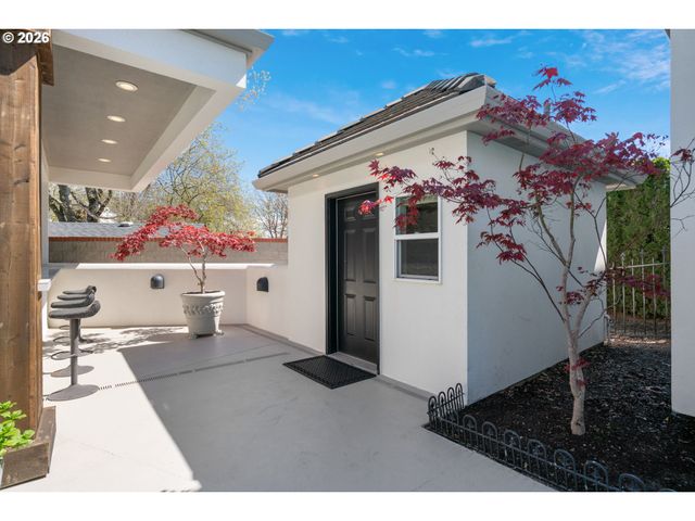 3465 BROOKVIEW Dr, Eugene, OR 97401