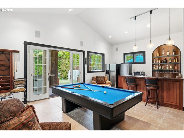 3465 BROOKVIEW Dr, Eugene, OR 97401