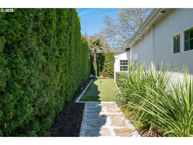 3465 BROOKVIEW Dr, Eugene, OR 97401