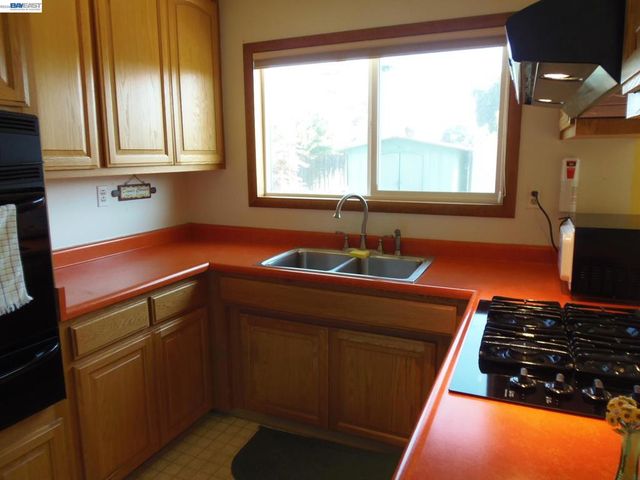 8155 Elgin Ln, Dublin, CA 94568