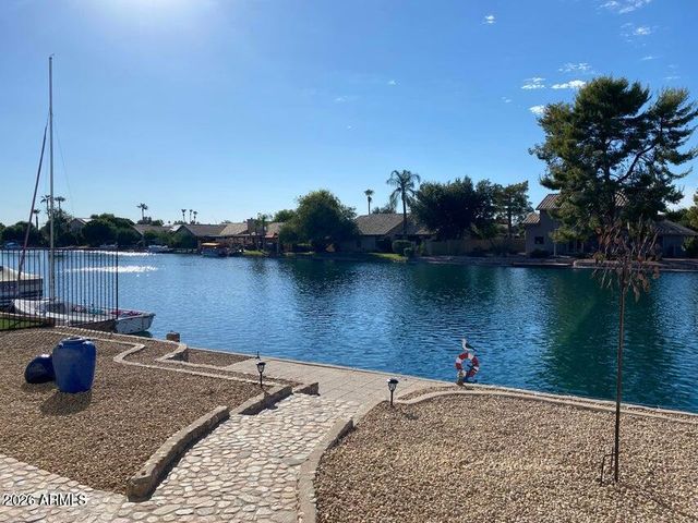 8972 W LISBON Lane, Peoria, AZ 85381