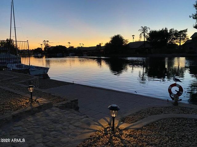8972 W LISBON Lane, Peoria, AZ 85381