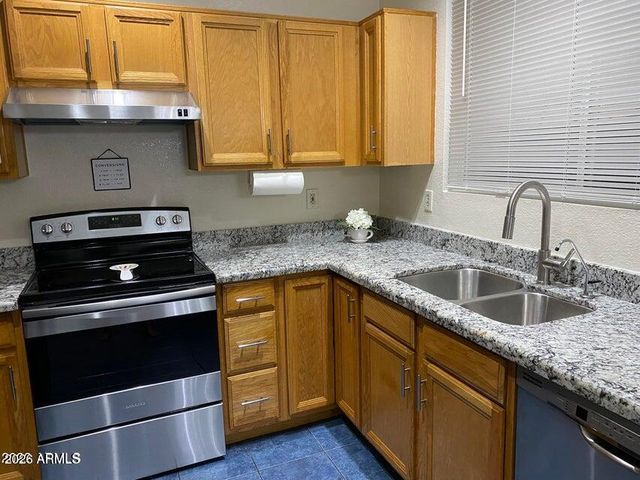 8972 W LISBON Lane, Peoria, AZ 85381