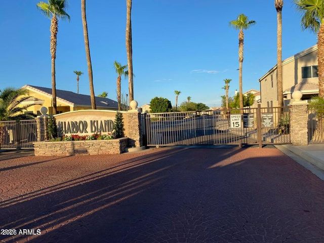 8972 W LISBON Lane, Peoria, AZ 85381