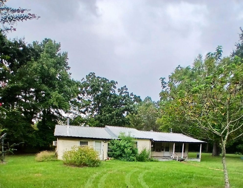 695 County Road 3350, Crockett, TX 75835
