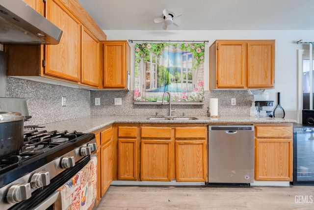 6000 California Spring Drive, Bakersfield, CA 93313