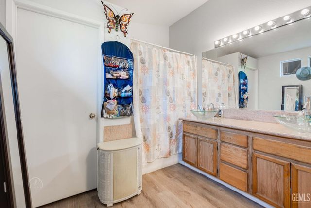 6000 California Spring Drive, Bakersfield, CA 93313