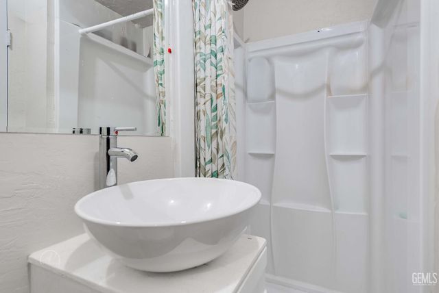 6000 California Spring Drive, Bakersfield, CA 93313