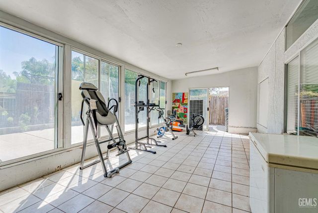 6000 California Spring Drive, Bakersfield, CA 93313