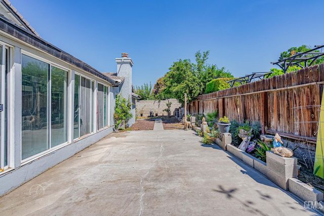 6000 California Spring Drive, Bakersfield, CA 93313