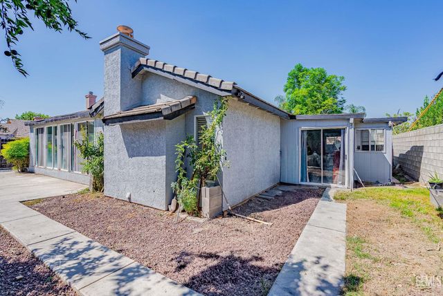 6000 California Spring Drive, Bakersfield, CA 93313