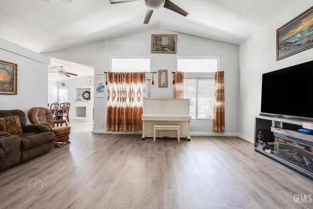 6000 California Spring Drive, Bakersfield, CA 93313