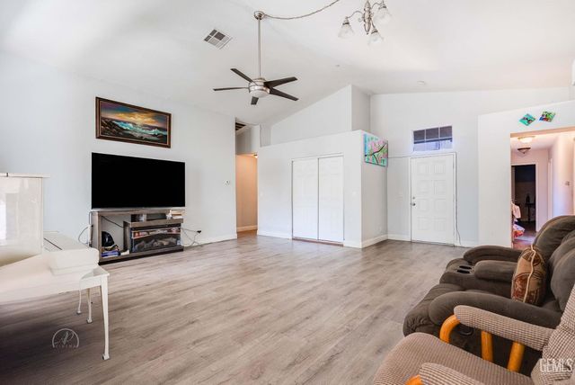 6000 California Spring Drive, Bakersfield, CA 93313