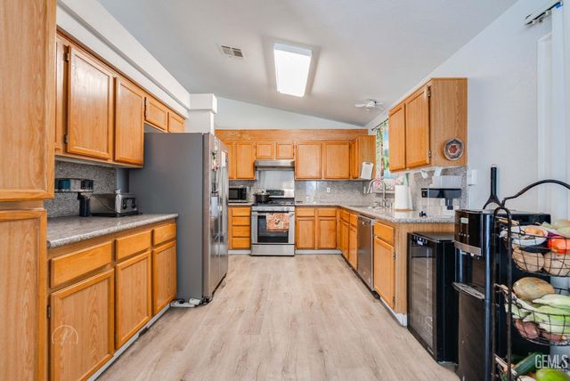 6000 California Spring Drive, Bakersfield, CA 93313