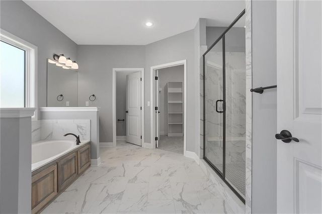 11456 N Auburndale Circle, Kansas City, MO 64157