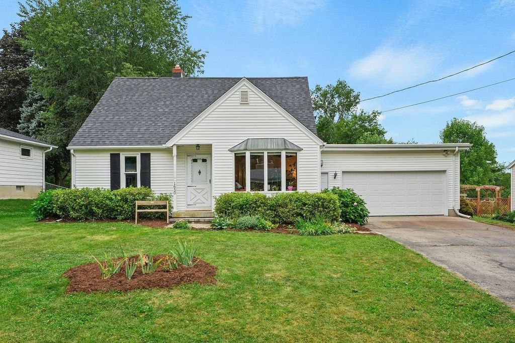 1650 Mayfield Lane, Madison, WI 53704