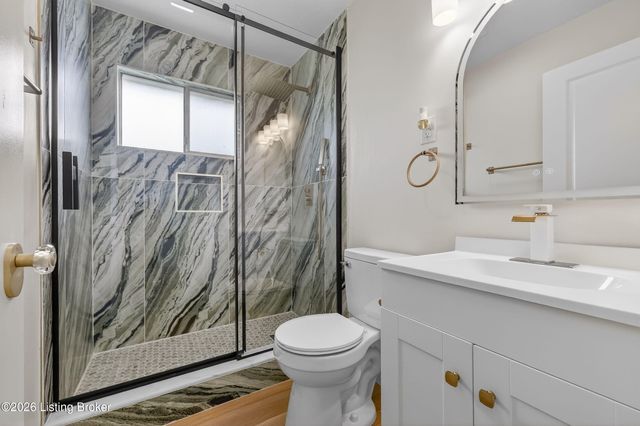 5202 Chasewood Pl, Louisville, KY 40229