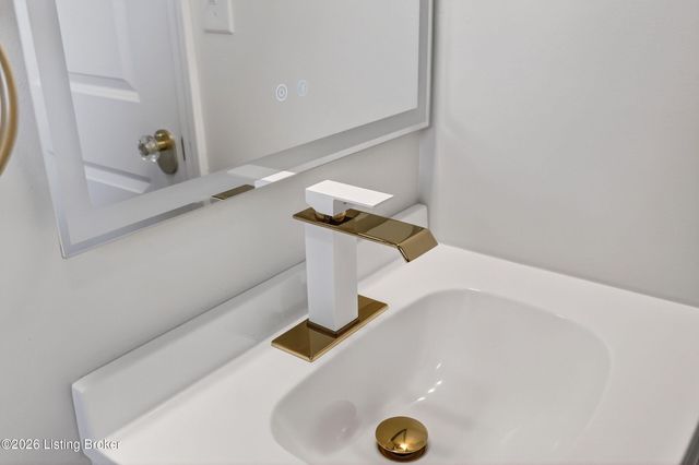 5202 Chasewood Pl, Louisville, KY 40229