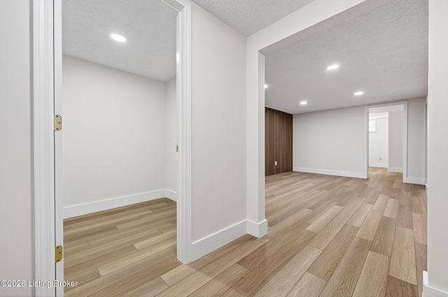 5202 Chasewood Pl, Louisville, KY 40229