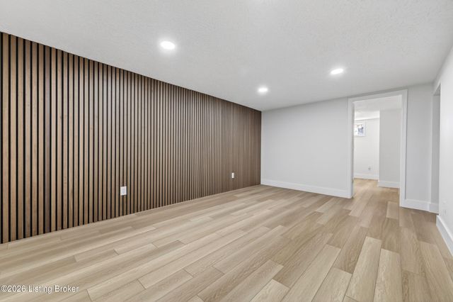 5202 Chasewood Pl, Louisville, KY 40229