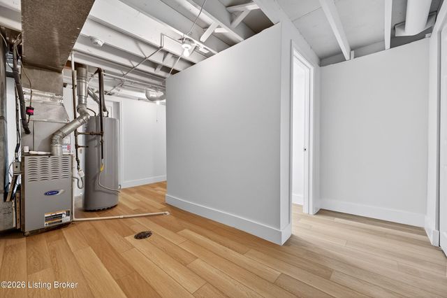 5202 Chasewood Pl, Louisville, KY 40229