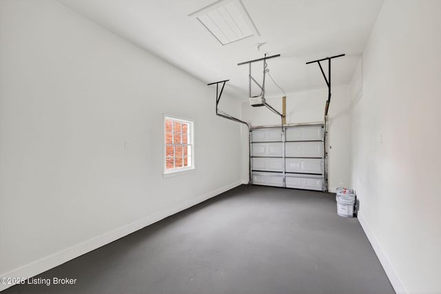 5202 Chasewood Pl, Louisville, KY 40229