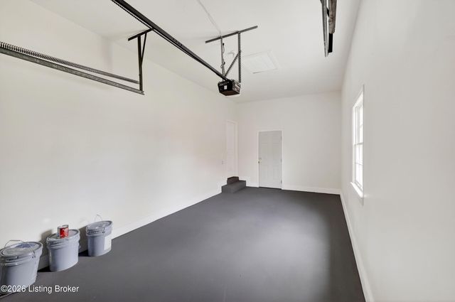 5202 Chasewood Pl, Louisville, KY 40229